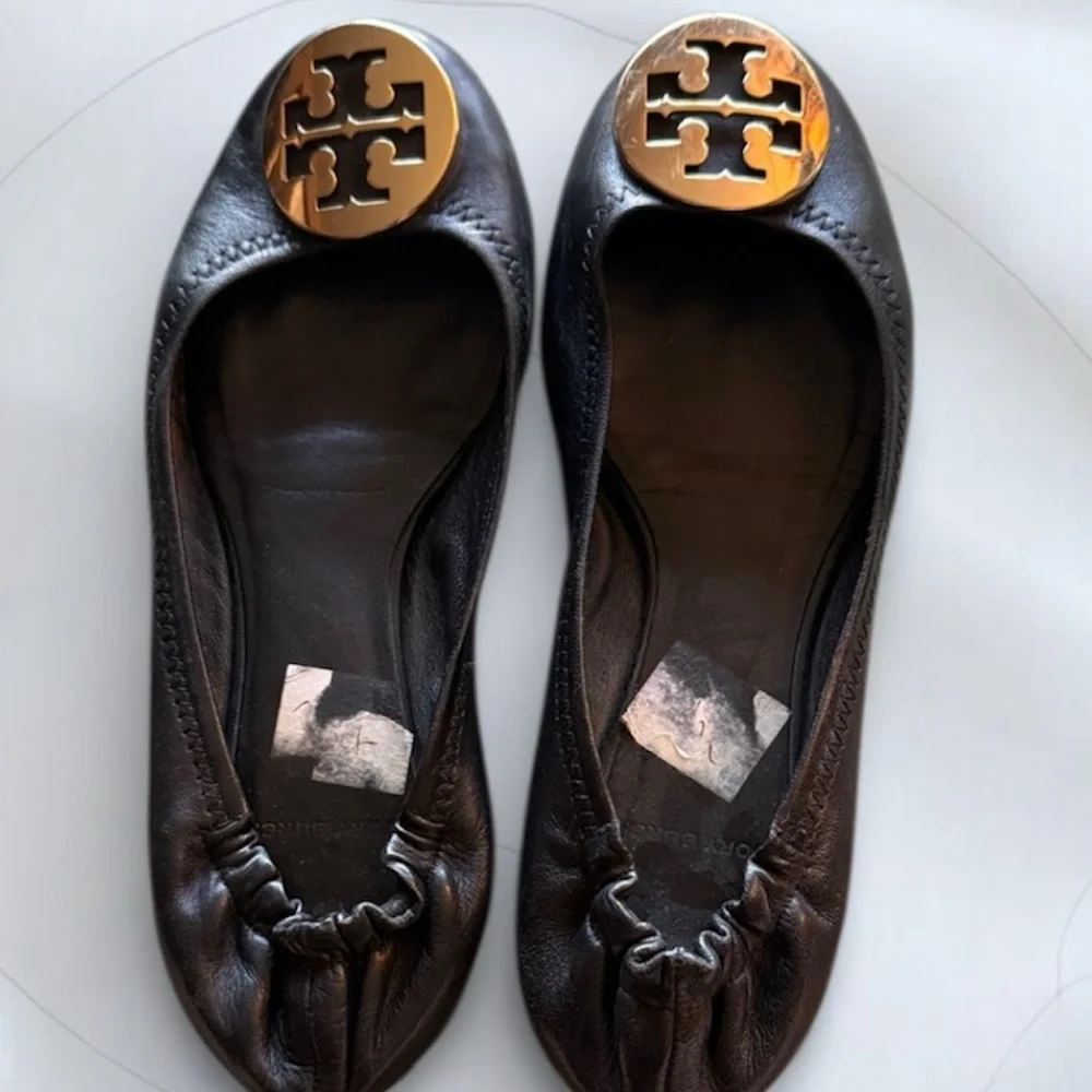 Tory Burch Black Leather Flats with Gold Emblem Gently Pre loved Size 7 M Women